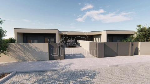 Moradia T3 para Venda em Mazarefes e Vila Fria