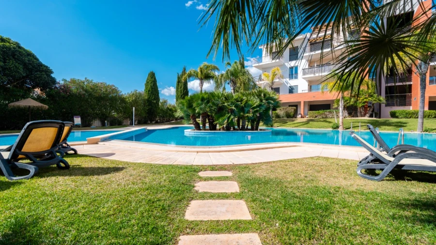 Apartamento T2 para para venda em Quarteira Foto 4