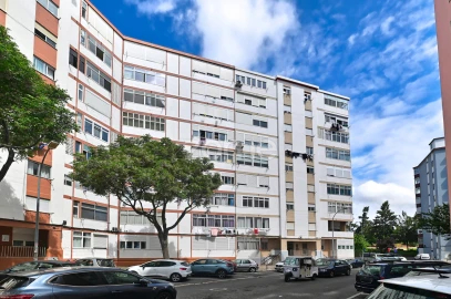 Apartamento T3 para Venda em Oeiras e São Julião da Barra, Paço de Arcos e Caxias
