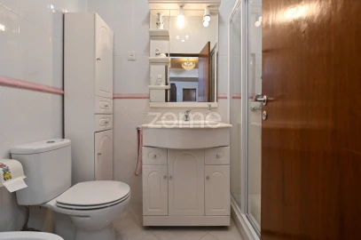 Apartamento T3 para Venda em Oeiras e São Julião da Barra, Paço de Arcos e Caxias