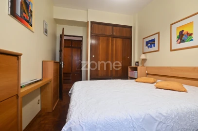 Apartamento T3 para Venda em Oeiras e São Julião da Barra, Paço de Arcos e Caxias