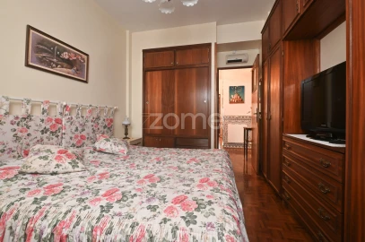 Apartamento T3 para Venda em Oeiras e São Julião da Barra, Paço de Arcos e Caxias