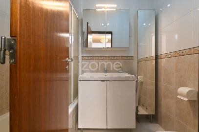 Apartamento T3 para Venda em Oeiras e São Julião da Barra, Paço de Arcos e Caxias