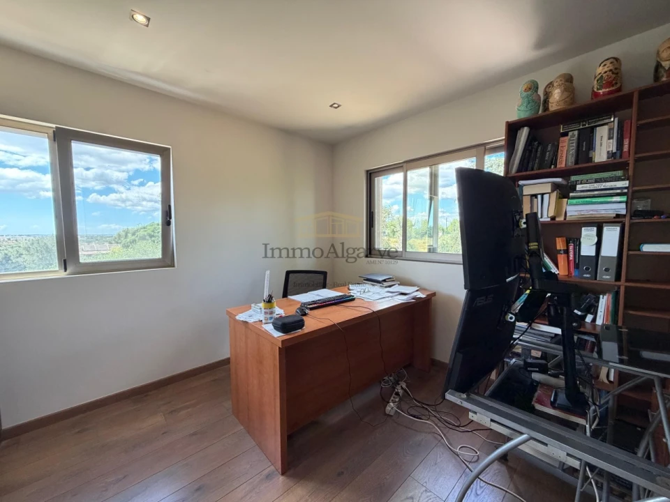 Moradia T4 para Venda em Guia Foto 39