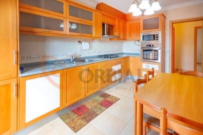 Moradia T4 para Venda em Ferreiras