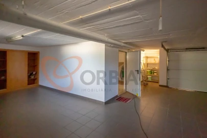 Moradia T4 para Venda em Ferreiras