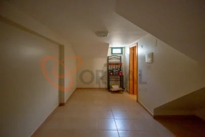 Moradia T4 para Venda em Ferreiras