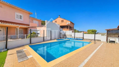 Moradia T3 para Venda em Venda do Pinheiro e Santo Estêvão das Galés