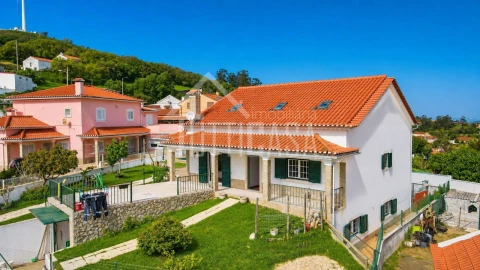 Moradia T3 para Venda em Venda do Pinheiro e Santo Estêvão das Galés