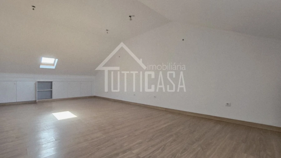 Moradia T3 para Venda em Venda do Pinheiro e Santo Estêvão das Galés Foto 31
