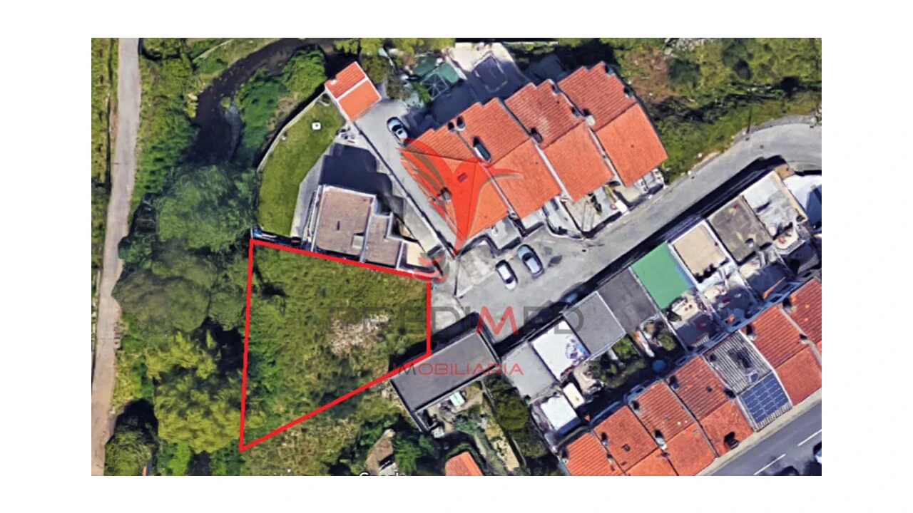 Terreno para Venda em Milheiros Foto 1