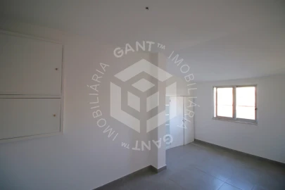 Apartamento T2 para Arrendamento em Alcantara