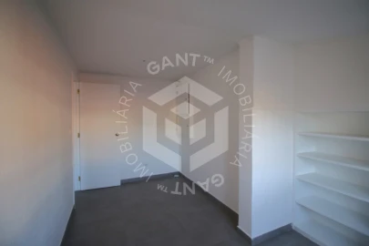 Apartamento T2 para Arrendamento em Alcantara