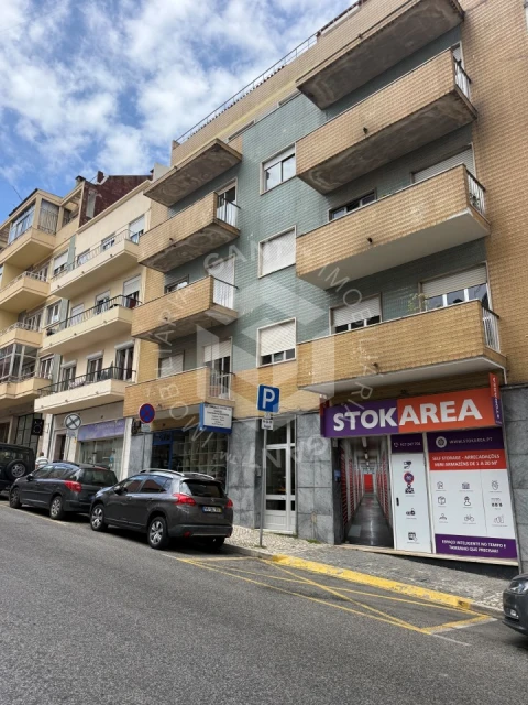 Apartamento T2 para Arrendamento em Alcantara