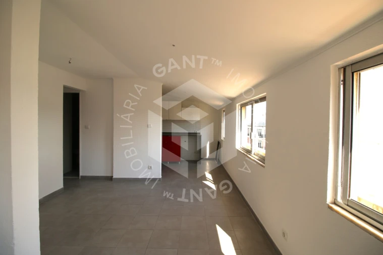 Apartamento T2 para Arrendamento em Alcantara Foto 3