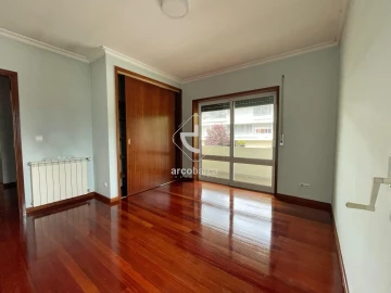 Moradia T5 para Venda em São Jorge e Ermelo