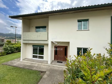 Moradia T5 para Venda em São Jorge e Ermelo