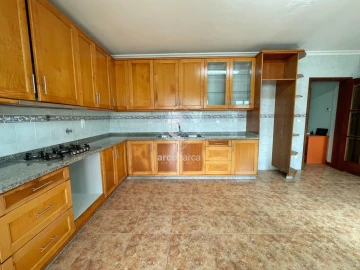 Moradia T5 para Venda em São Jorge e Ermelo