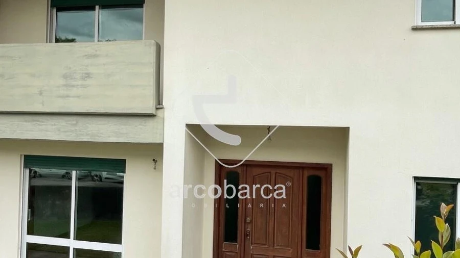 Moradia T5 para Venda em São Jorge e Ermelo