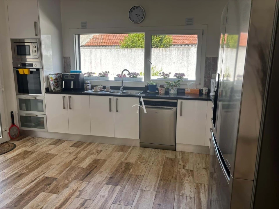 Apartamento T4 para Venda em Santa Maria, São Pedro e Sobral da Lagoa Foto 11