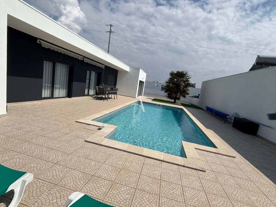 Apartamento T4 para Venda em Santa Maria, São Pedro e Sobral da Lagoa Foto 1