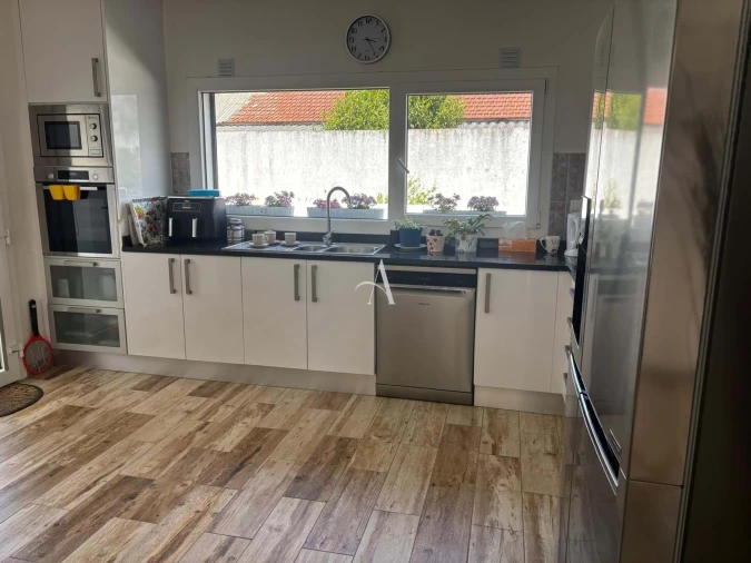 Apartamento T4 para Venda em Santa Maria, São Pedro e Sobral da Lagoa Foto 11