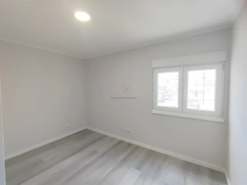 Apartamento T3 para Venda em Laranjeiro e Feijó