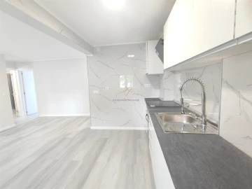 Apartamento T3 para Venda em Laranjeiro e Feijó