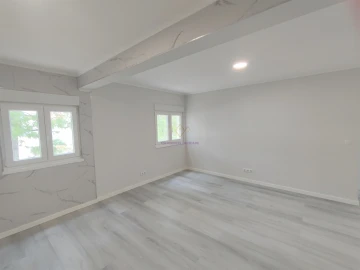 Apartamento T3 para Venda em Laranjeiro e Feijó