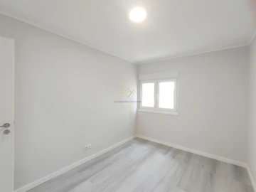 Apartamento T3 para Venda em Laranjeiro e Feijó