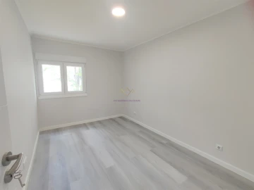Apartamento T3 para Venda em Laranjeiro e Feijó