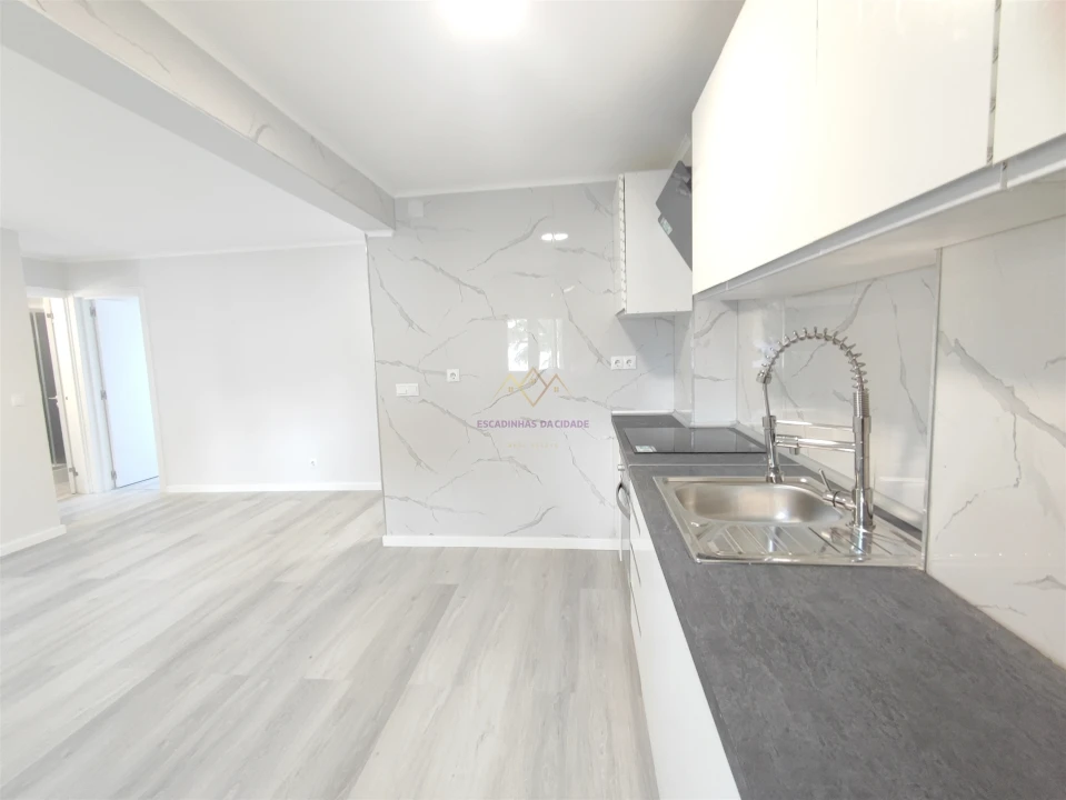 Apartamento T3 para Venda em Laranjeiro e Feijó Foto 16