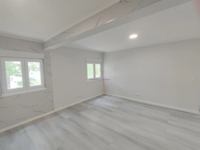 Apartamento T3 para Venda em Laranjeiro e Feijó Foto 17