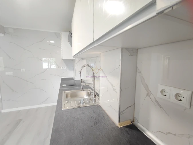 Apartamento T3 para Venda em Laranjeiro e Feijó Foto 14