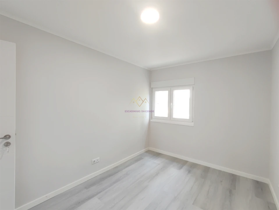 Apartamento T3 para Venda em Laranjeiro e Feijó Foto 5