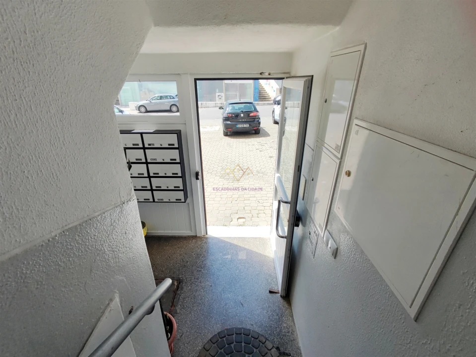 Apartamento T3 para Venda em Laranjeiro e Feijó Foto 3
