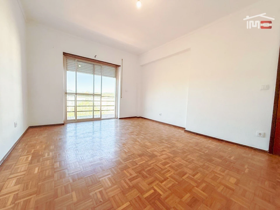 Apartamento T3 para Venda em Rio Maior Foto 2