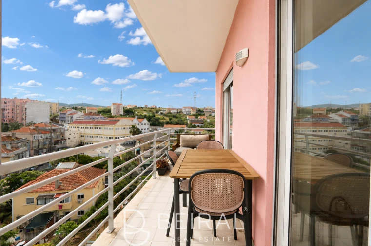 Apartamento T2 para Venda em Pontinha e Famões Foto 4