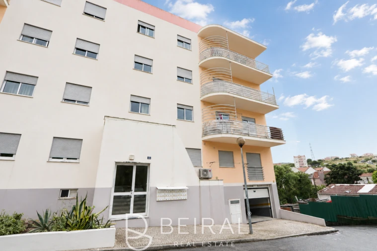 Apartamento T2 para Venda em Pontinha e Famões Foto 33