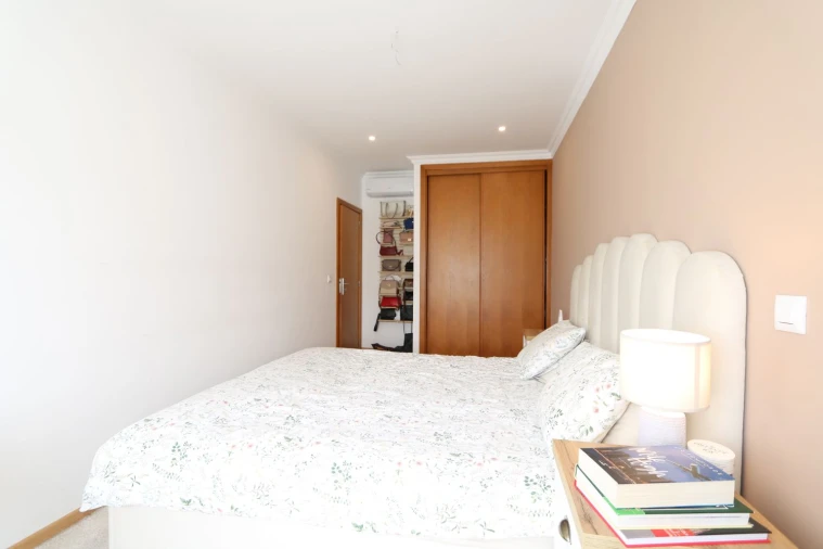 Apartamento T2 para Venda em Pontinha e Famões Foto 22