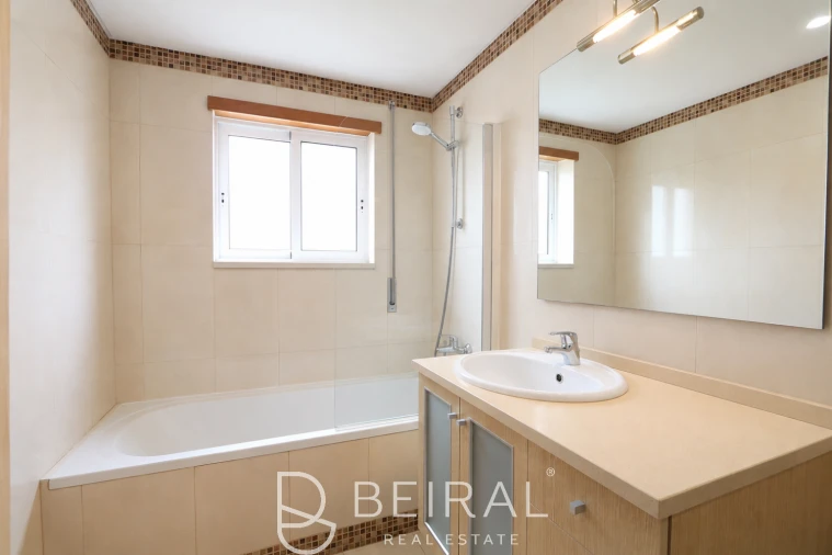 Apartamento T2 para Venda em Pontinha e Famões Foto 18