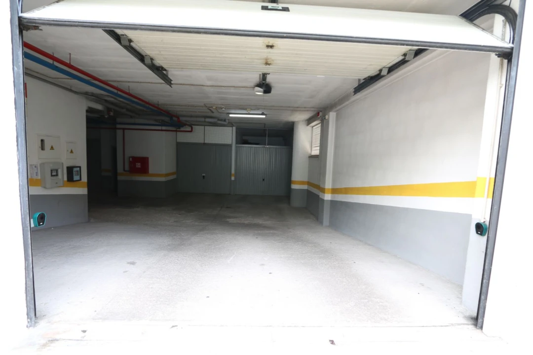 Apartamento T2 para Venda em Pontinha e Famões Foto 32