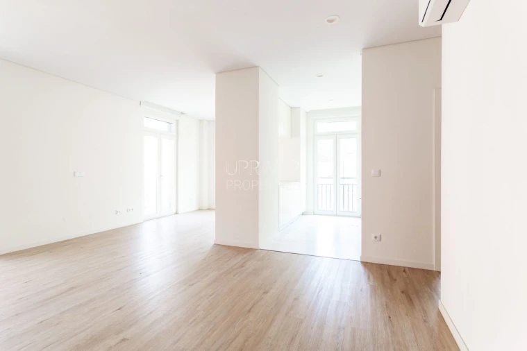 Apartamento T2 para Venda em Campolide Foto 6