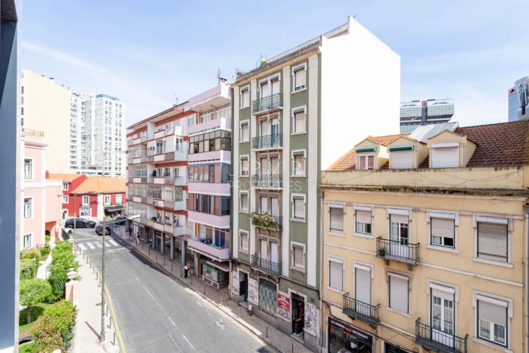 Apartamento T2 para Venda em Campolide Foto 37