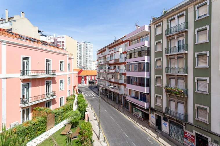 Apartamento T2 para Venda em Campolide Foto 31