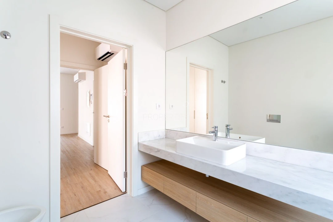 Apartamento T2 para Venda em Campolide Foto 27