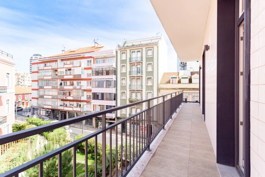 Apartamento T2 para Venda em Campolide Foto 29
