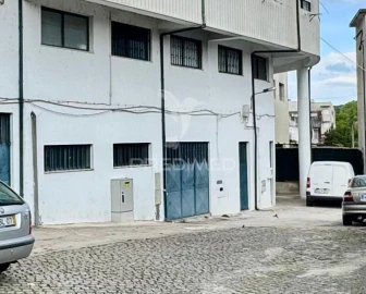 Armazém para Venda em Caldelas