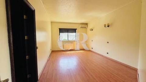 Moradia T4 para Venda em Meirinhas