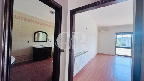 Moradia T4 para Venda em Meirinhas
